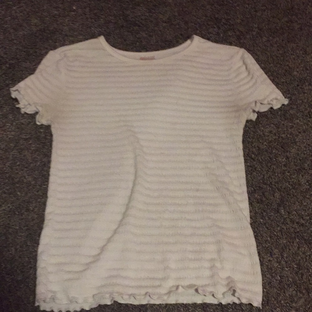 A cute white shirt .